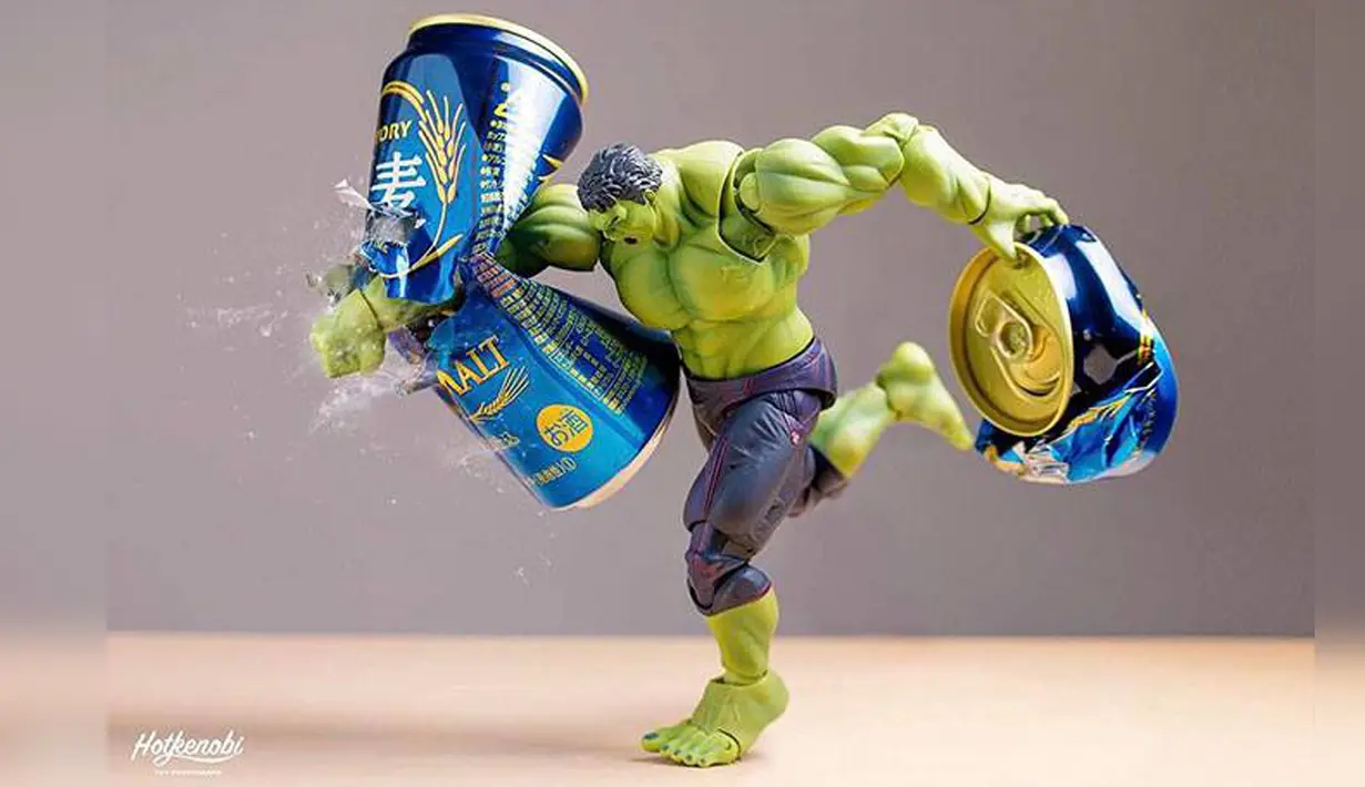 Rasain nih pukulan Hulk! (Facebook/BuzzViral)