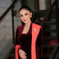 Gaungkan kebaya to UNESCO, intip pesona Yuni Shara berkebaya berikut ini. (Instagram/yunishara36).