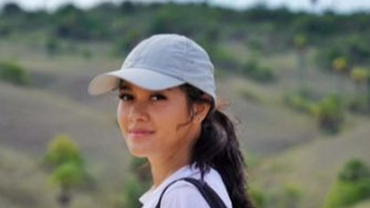 Perempuan yang akrab dipanggil Nay ini debut di sinetron berjudul Liontin. Sinetron ini langsung meledak di pasaran dan melambungkan namanya sebagai artis pendatang baru.
