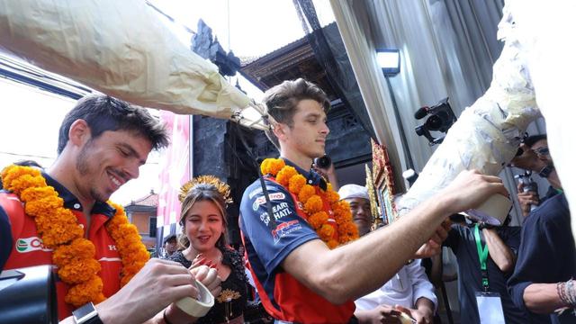 Luca Marini dan Joan Mir