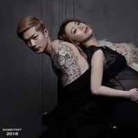 Foto Maternity Lee Jeong Hoon dan Monique Octaviani