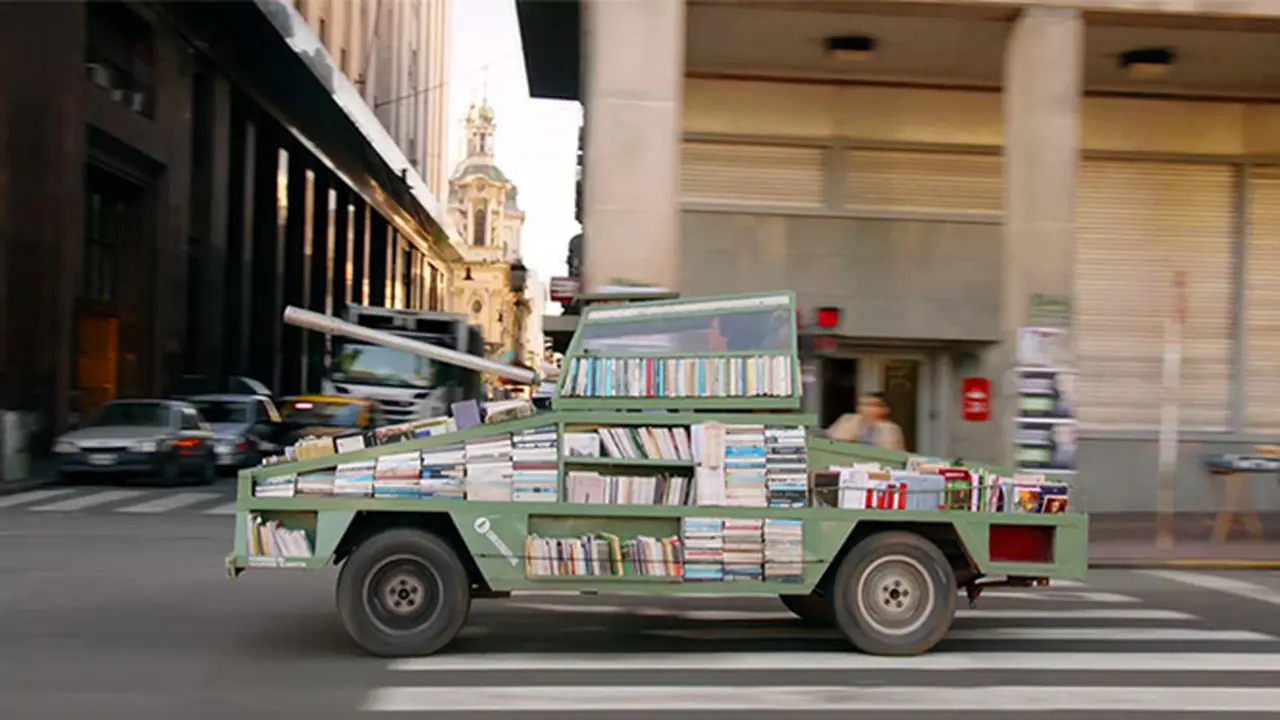 Wow, Tank Ini Sediakan 900 Buku Untuk Perpustakaan Keliling
