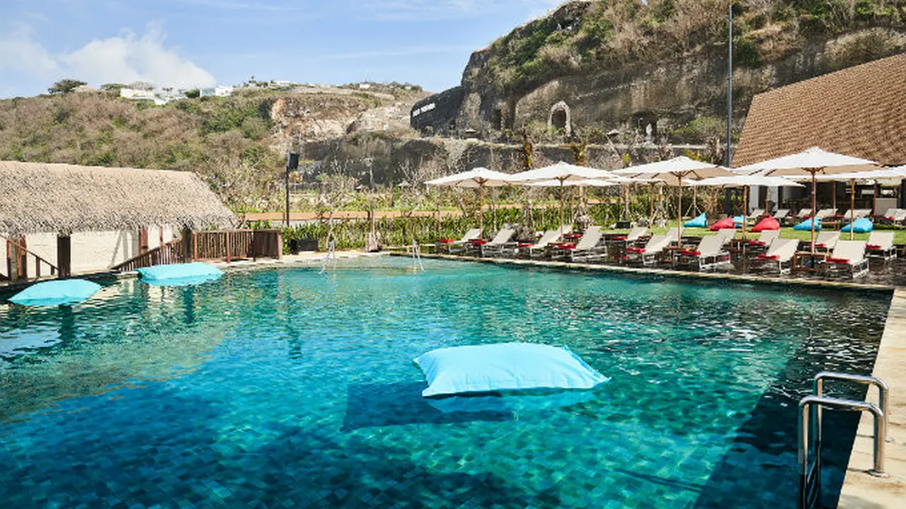 Menikmati Sajian Lengkap Khas Bali Hingga Menu Western dari Roosterfish Beach Club Bali