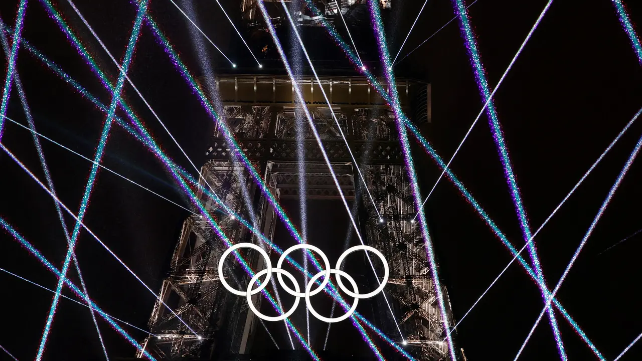 Gemerlap Cahaya Menara Eiffel Saat Acara Pembukaan Olimpiade Paris 2024