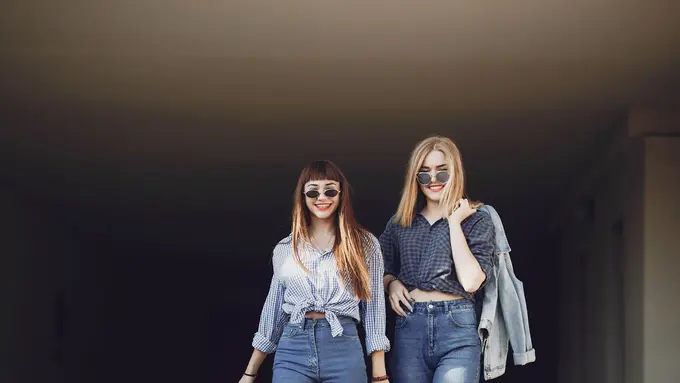 Tips Styling Denim on Denim Agar Tidak Terlihat Monoton (photo by freepik.com)