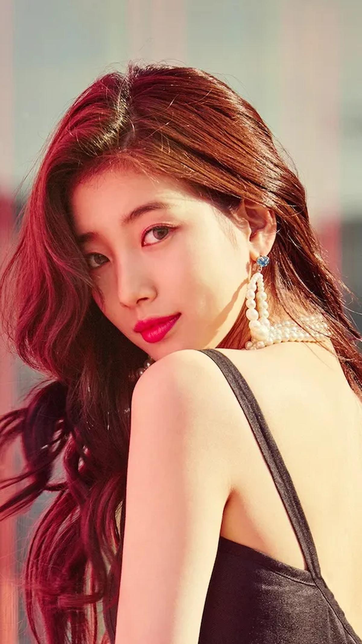 Melalui drama "Doona" dan berbagai proyek mendatang, Suzy terus memperkaya karirnya dan tetap menjadi pusat perhatian di dunia hiburan.