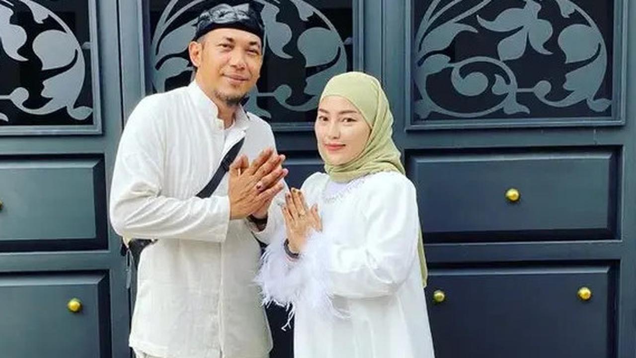Tangis Duka di Rumah Mpok Alpa, Suami Cerita Si Sulung Pingsan Saat Pakai Baju Sang Ibu