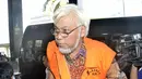 Suroso Atmo Martoyo saat mendatangi kantor KPK, Jakarta, Selasa (12/5/2015). Suroso diperiksa terkait kasus dugaan suap proyek pengadaan zat tambahan bahan bakar tetraethyl lead (TEL) Pertamina tahun 2004-2005.  (Liputan6.com/Helmi Afandi)