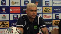 Bomber Persib Bandung, Ciro Alves hadir dalam sesi jumpa pers menjelang pertandingan BRI Liga 1 2022/2023 kontra Persib Bandung. (Bola.com/Erwin Snaz)