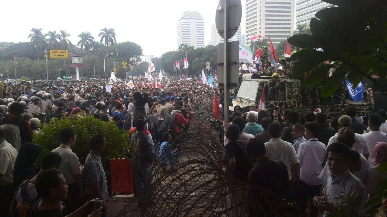 Suasana Bundaran Patung Kuda 12.01 siang