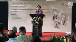 Presiden Indonesia ke-5 Megawati Soekarnoputri memberi pidato saat peluncuran buku tentang Soekarno di Jakarta, Kamis (30/11). Dalam kesempatan itu Megawati menceritakan bagaimana dia menjadi saksi kehidupan ayahnya Bung Karno. (Liputan6.com/Angga Yuniar)
