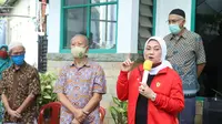Menaker Ida Fauziyah menghadiri Penyemprotan Disinfektan, Penyuluhan Norma Kerja Pencegahan Covid-19, dan Pemberian Bantuan di Depok, Jawa Barat (Dok: Kemnaker)