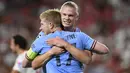 Selain itu, catatan gol Erling Haaland di Liga Champions ternyata lebih banyak ketimbang jumlah penampilannya. Putra dari Alf Inge Haaland tersebut telah mencetak 24 gol dari 20 laga. Catatan tersebut mengalahkan torehan penyerang top lainnya seperti Karim Benzema (12), Robert Lewandowski (11), Lionel Messi (8), bahkan Cristiano Ronaldo yang tak mampu menciptakan satu gol pun dalam 20 penampilannya di Liga Champions. (AP/Jose Breton)