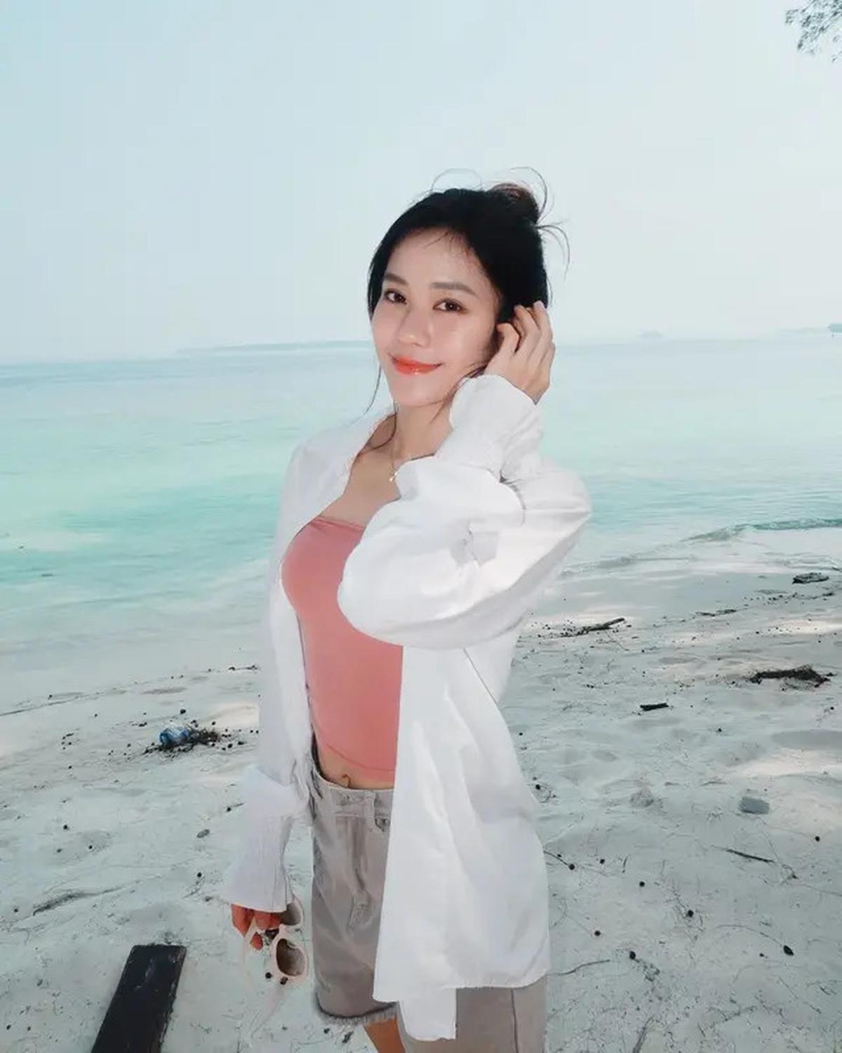 7 Potret Jessica Jane Adik Jess No Limit Pamer Pacar, Liburan Romantis di Pantai