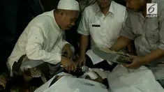 Dua orang warga Probolinggo melakukan ritual sumpah pocong karena cekcok yang tidak bisa diselesaikan. Mereka bersepakat melakukan sumpah pocong dan siap menerima akibatnya.