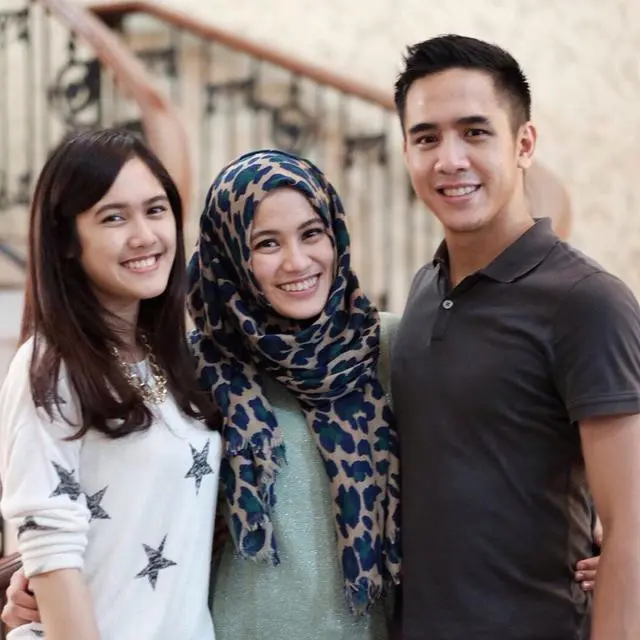 Potret 6 Artis Bareng Saudara Beda Keyakinan Ini Selalu Rukun, Tuai Pujian