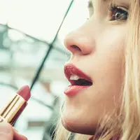 ilustrasi produk untuk mempercantik bibir/unsplash