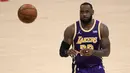 LeBron James memulai kariernya di NBA bersama Cleveland Cavaliers pada tahun 2003. Ia bermain di Lakers saat ini dan masih menunjukkan performa gemilangnya walapun di umur 36 tahun, terbukti dari gelar juara NBA pada 2020 lalu. (Getty Images via AFP/Harry How)