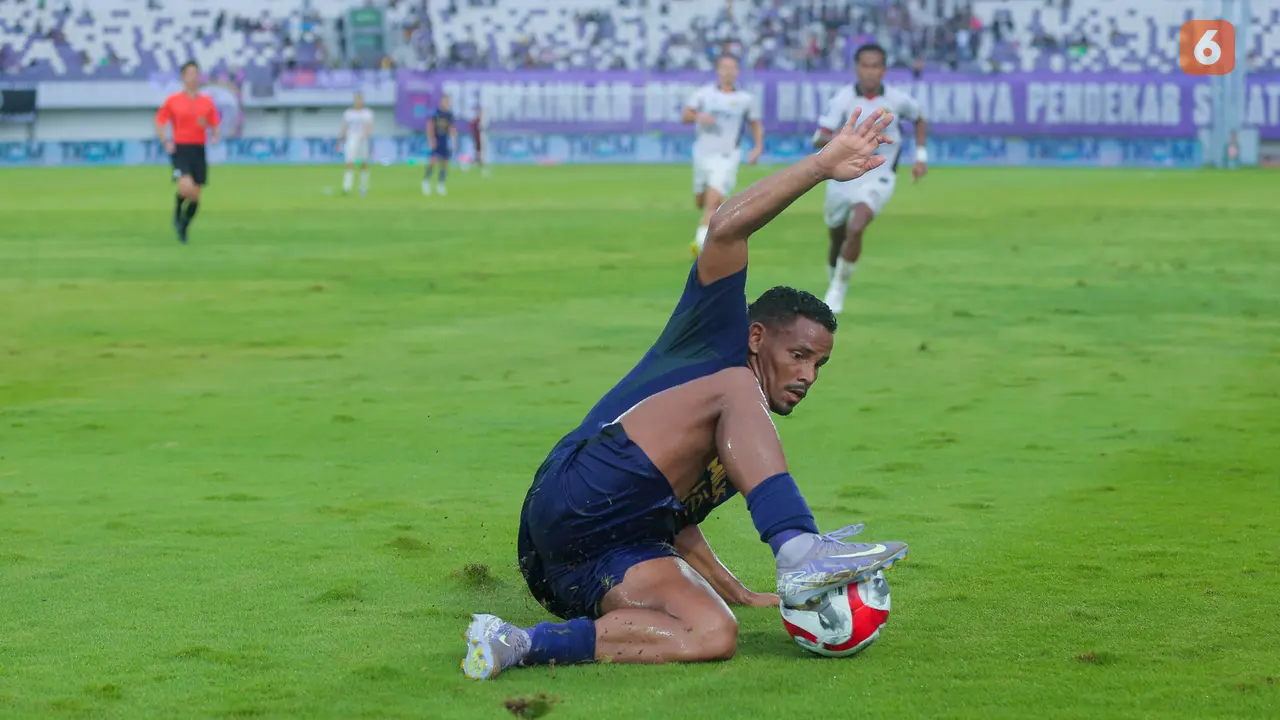 Foto: Persita Tangerang Ngamuk, Bobol Gawang Persik 3 Gol Tanpa Balas di BRI Super League