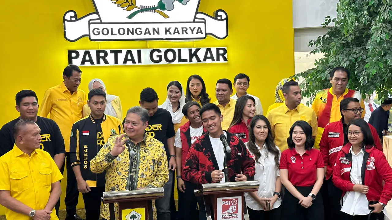 Ketua Umum (Ketum) Golkar Airlangga Hartarto menerima kunjungan Ketum PSI Kaesang Pangarep.