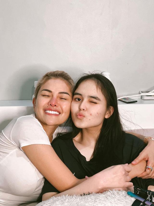 Nikita Mirzani dan Laura Anna. (Foto: Instagram @nikitamirzanimawardi_172)