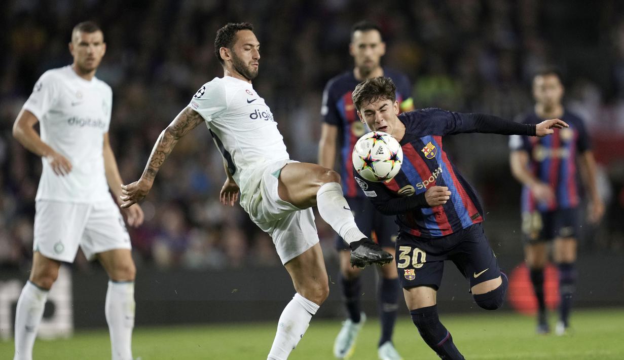 Barcelona tampil dominan dengan penguasaan bola mencapai 62 persen berbanding 38 persen milik Inter. (AP/Emilio Morenatti)