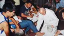 Selama masa kepemimpinannya, Paus Fransiskus dikenal atas pendekatan yang lebih inklusif saat melakukan reformasi dalam tubuh gereja. Tampak dalam foto selebaran yang dirilis oleh gereja paroki Virgen De Caacupe pada tanggal 20 Maret 2008 ini menunjukkan uskup agung Buenos Aires saat itu, Jorge Mario Bergoglio, yang kini menjadi Paus Fransiskus, sedang membasuh kaki para pecandu narkoba dalam sebuah upacara pembukaan Hogar de Cristo (Rumah Kristus), sebuah pusat rehabilitasi bagi para pecandu narkoba di sebuah perkampungan kumuh di Buenos Aires. (Foto: Handout / PARROQUIA VIRGEN DE CAACUPE / AFP)