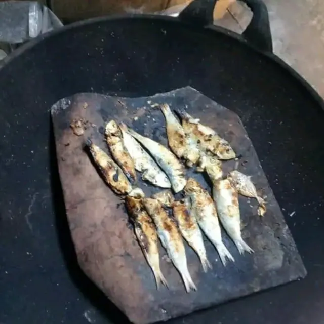 6 Potret Nyeleneh Orang Menggoreng Ikan Ini Bikin Tepuk Jidat