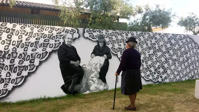 Lukisan Renda Rajut