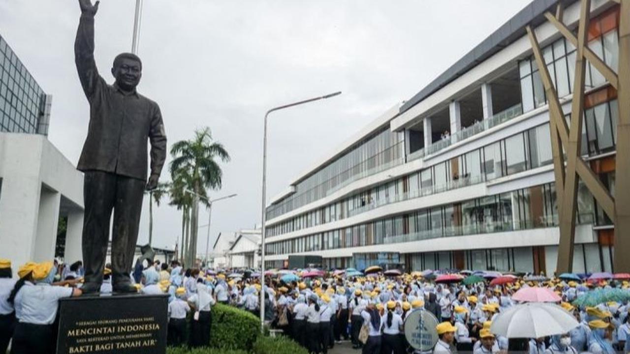 VIDEO: Momen Mendag Tak Berkutik, Tutup Mata Tarik Napas Dicecar PDIP Soal Sritex