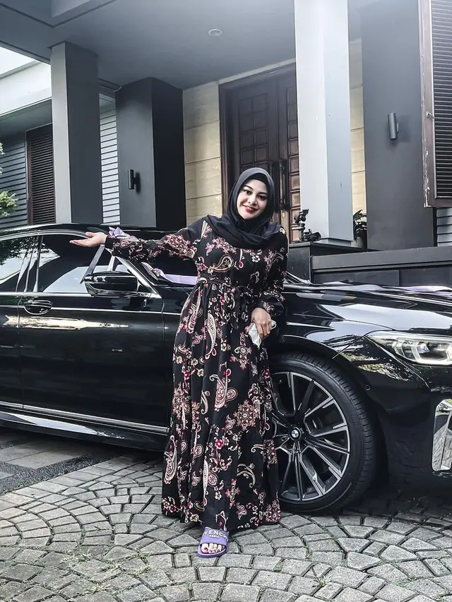 [Fimela] Dapat Kado Mobil Mewah, Ini 7 Momen Ulang Tahun ke-23 Aurel Hermansyah