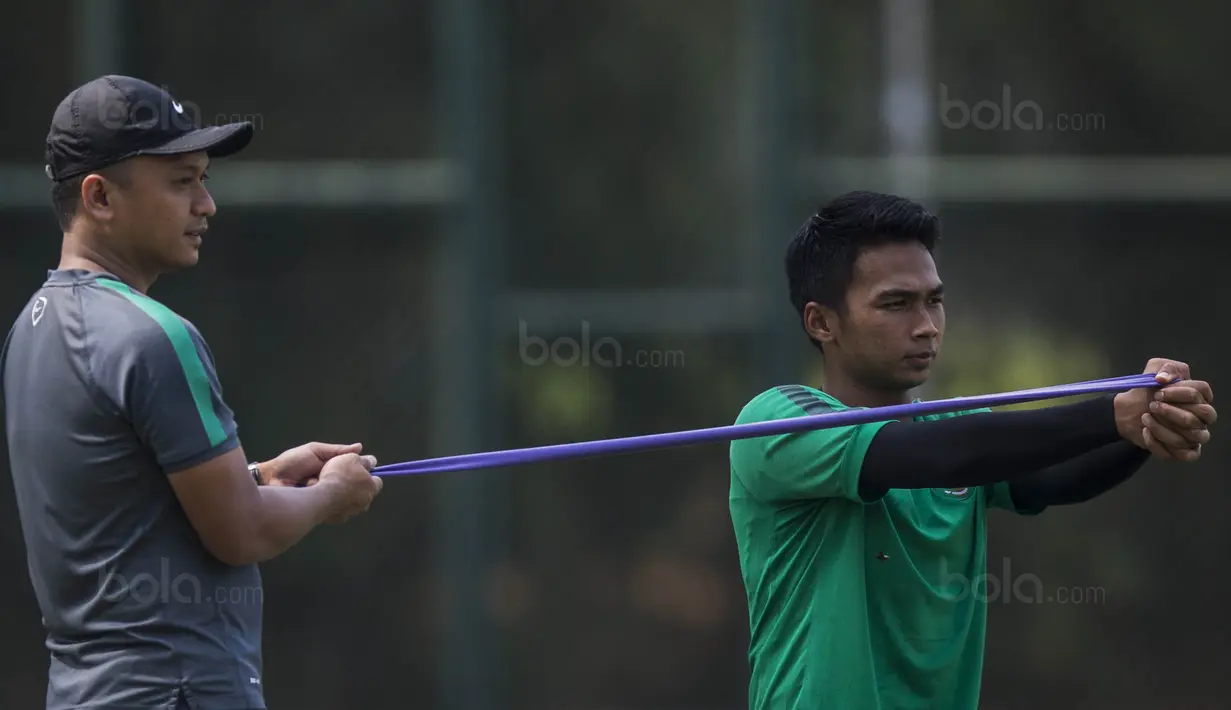 Bek Timnas Indonesia U-22, Bagas Adi Nugroho, latihan terpisah di Lapangan SPH Karawaci, Banten, Kamis (10/8/2017). Latihan dilakukan sebagai persiapan jelang SEA Games 2017 Malaysia. (Bola.com/Vitalis Yogi Trisna)