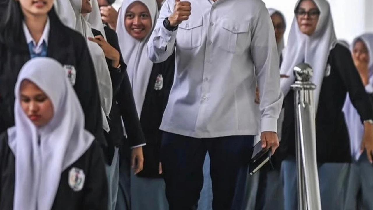 Anak Sekolah Kunjungi Istana