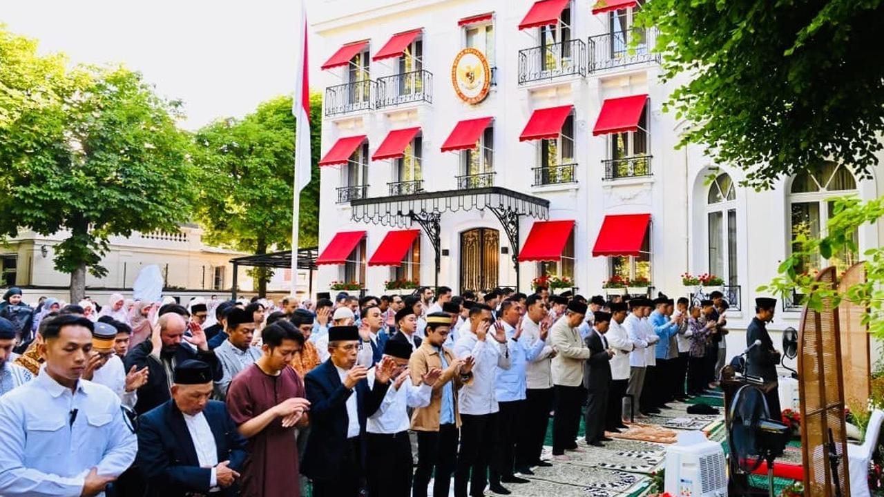 prabowo salat idul adha di paris