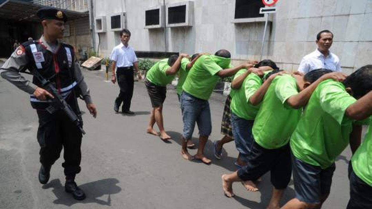 Bajing loncat gasak miliaran 