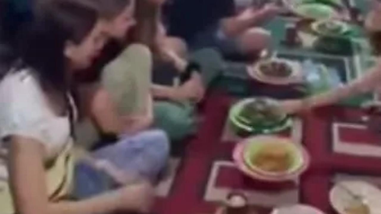 "Mereka senang, sama sekali tidak ada canggungnya. Bahkan duduk lesehan saat jamuan resepsi mereka terlihat santai," ucapnya.