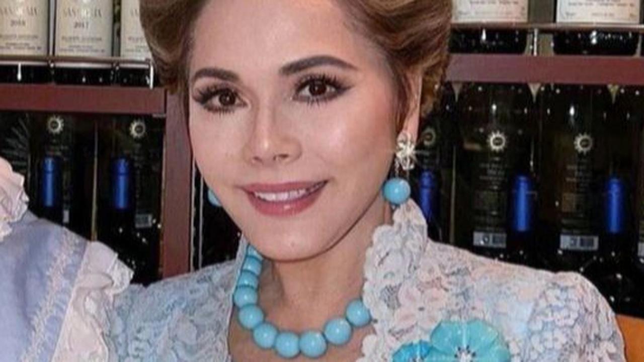 8 Dress Brokat Ala Dewi Soekarno, Pancarkan Gaya Elegan Klasik yang Memesona di Usia 85 Tahun