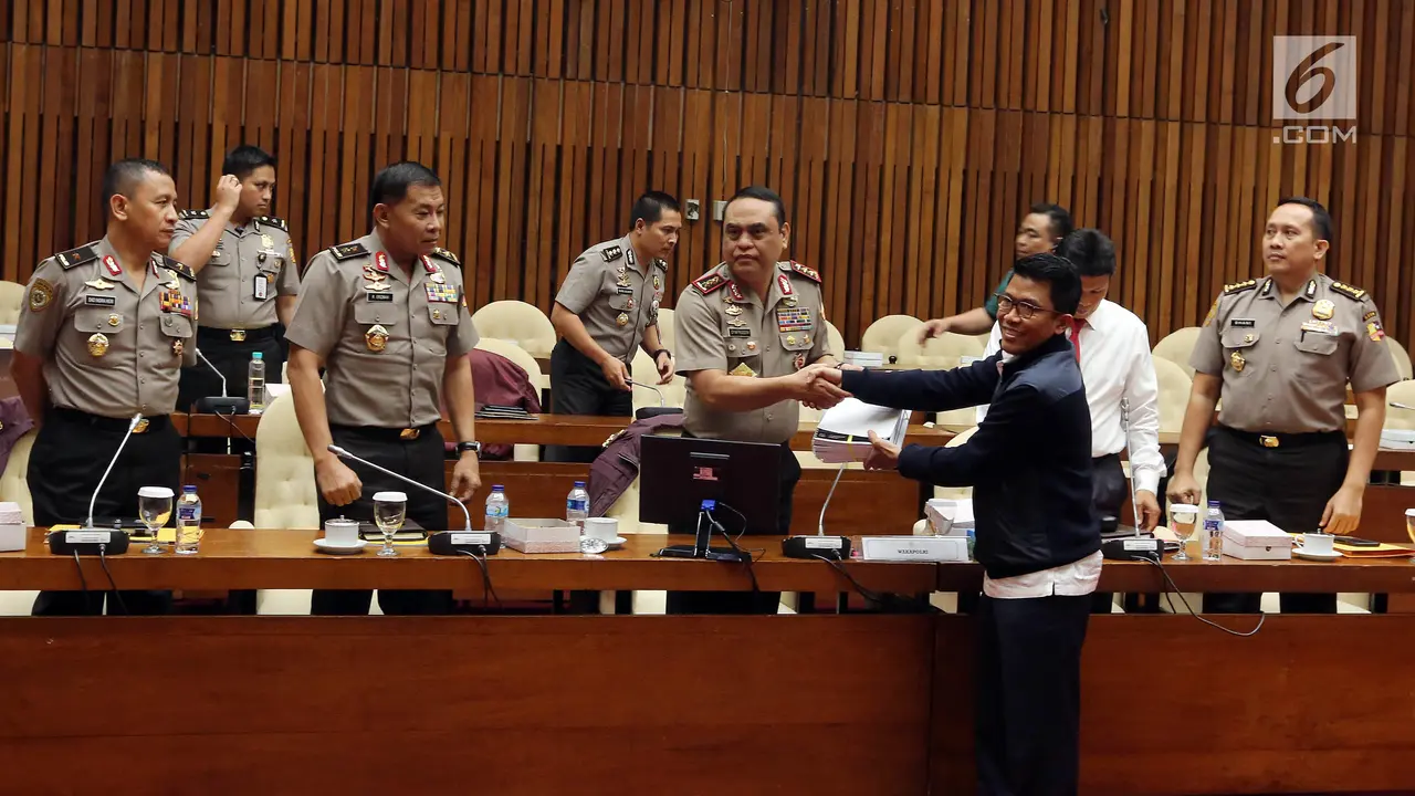 Pansus Hak Angket KPK Serahkan Hasil Audit dari BPK ke Wakpolri