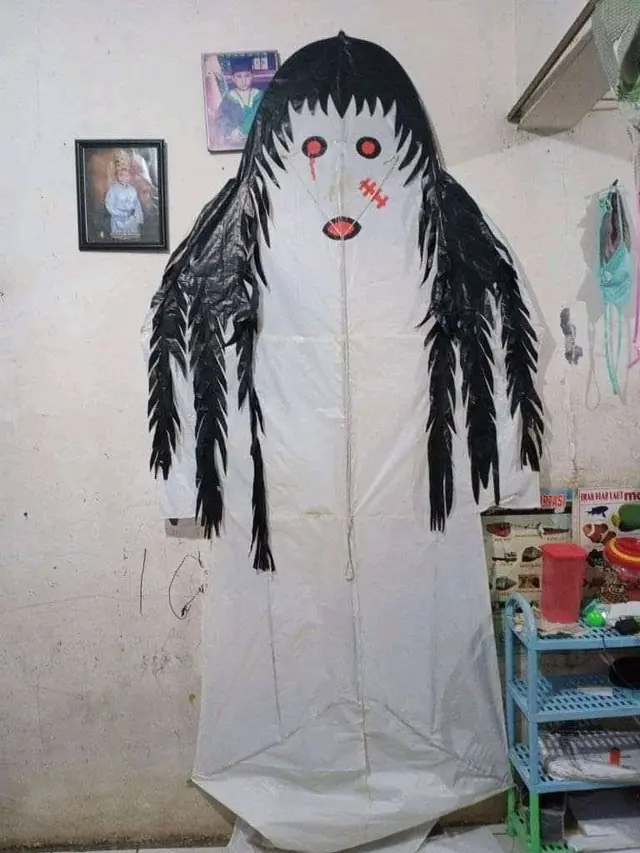 10 Potret Nyeleneh Bentuk Layangan Ini Bikin Geleng Kepala