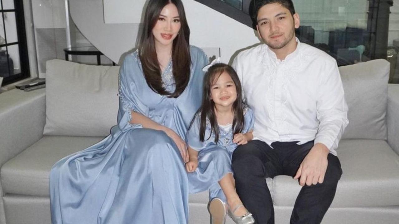 Kezia saat ini sedang berbadan dua dan diperkirakan akan melahirkan pada bulan Agustus mendatang.<br>