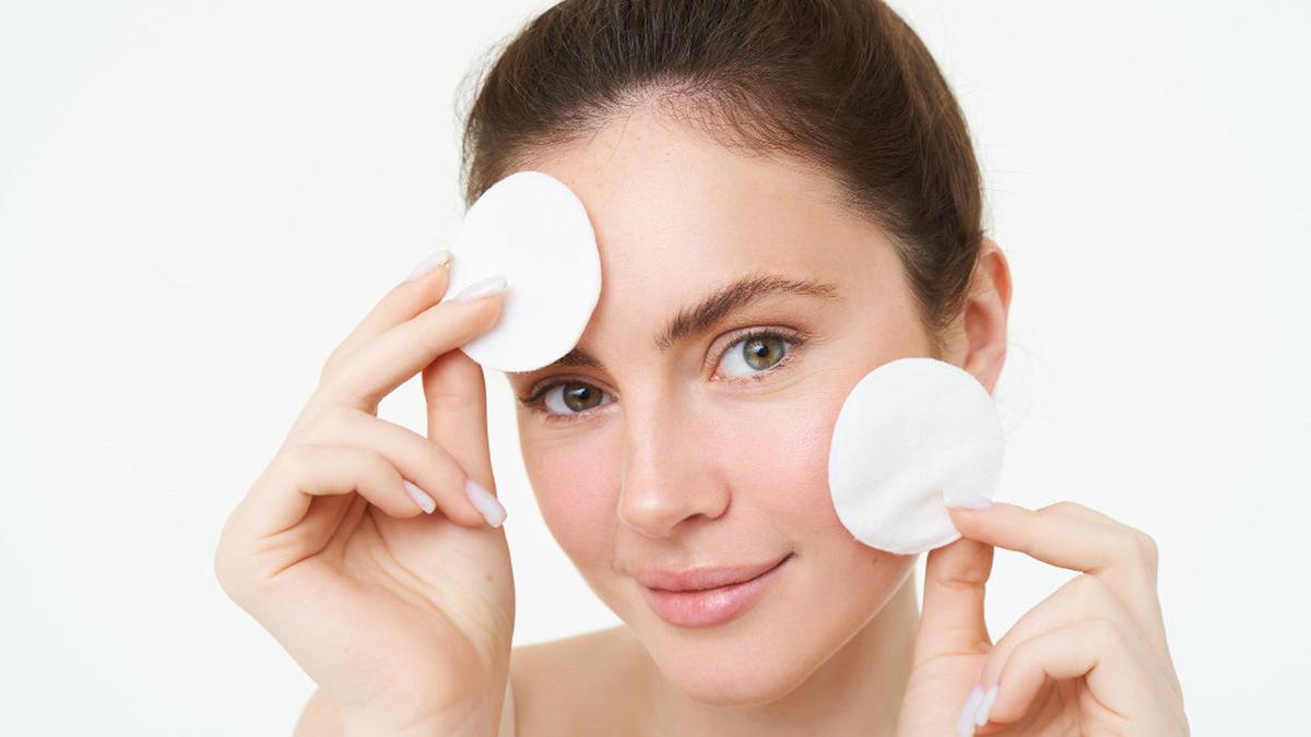 Tips Menghapus Makeup Waterproof Tanpa Menyiksa Mata