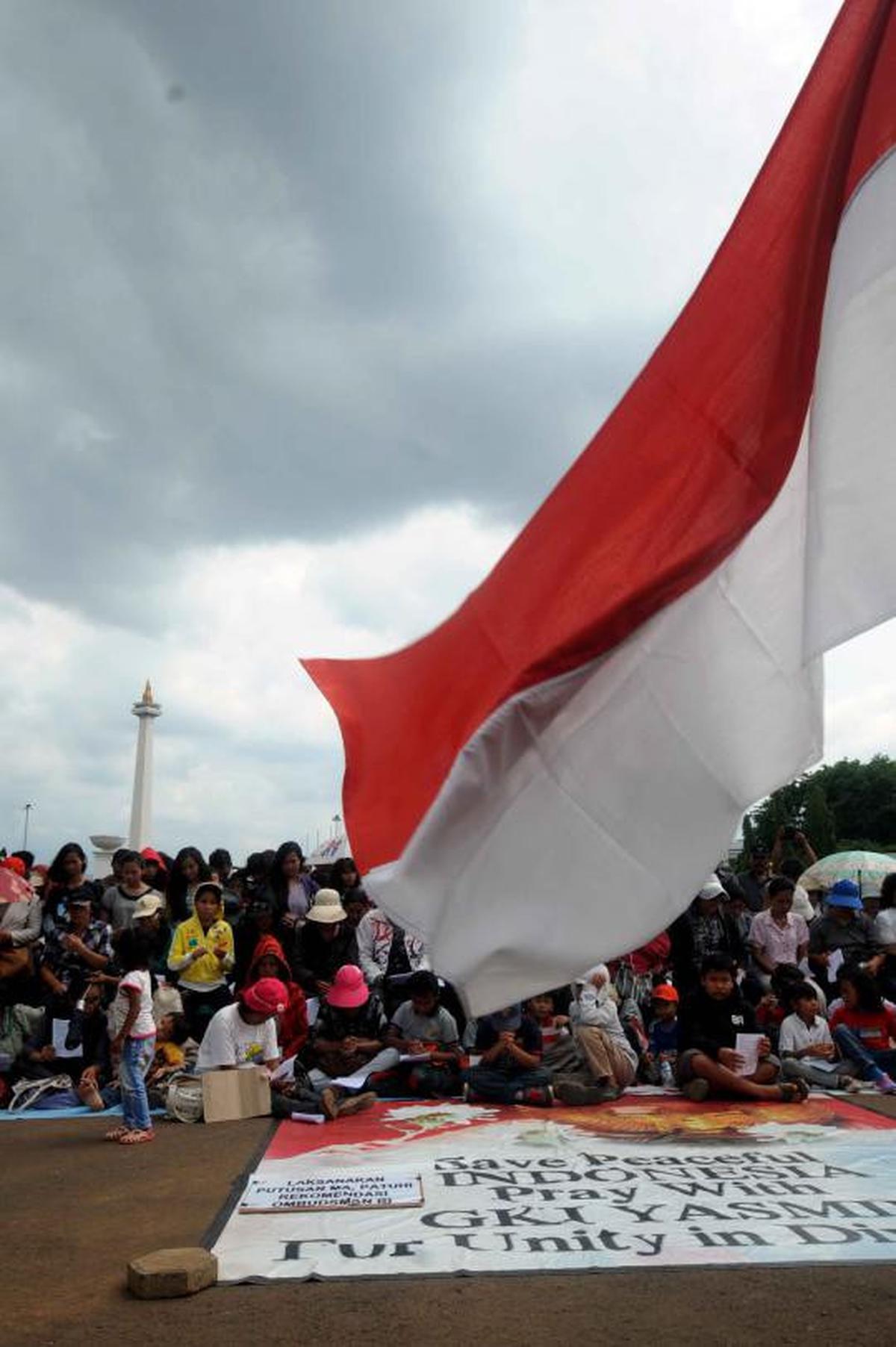 Jemaat GKI &amp; HKBP Natalan di depan Istana Presiden