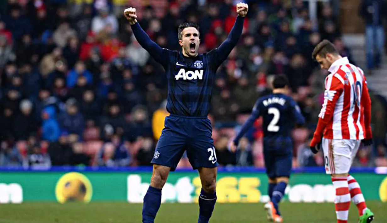 Selebrasi Robin van Persie setelah mencetak gol penyama pada pertandingan sepak bola Liga Inggris antara Stoke City vs Manchester United di Stadion Britannia, Stoke on Trent (01/02/14). (AFP/Andrew Yates)