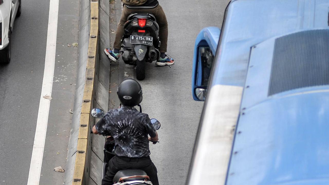 Cegah Macet dan Kecelakaan, Polisi Razia Kendaraan Penerobos Jalur Transjakarta