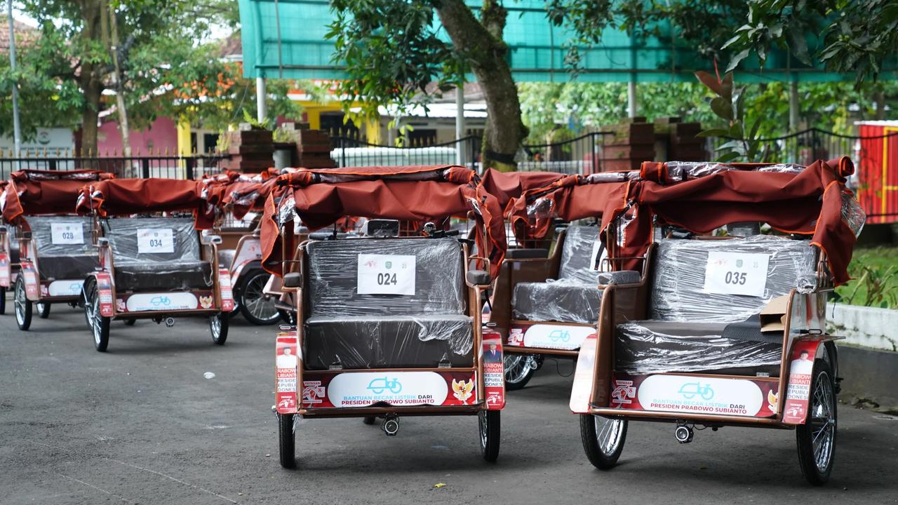 Becak Listrik dari Presiden, Harapan Baru bagi Para Penarik Lansia di Trenggalek