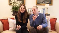 Kate Middleton dan Pangeran William dalam video perdana di channel YouTube mereka. (Tangkapan Layar YouTube Duke and Duchess of Cambridge)