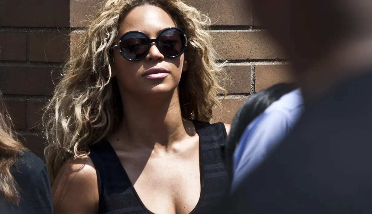 Beyonce menyembunyikan kehamilan dan berita tersebut tak bocor hingga dirinya sendiri yang membuat pengumuman pada VMA 2011. Ia saat itu sudah hamil 5 bulan. (KENA BETANCUR / GETTY IMAGES NORTH AMERICA / AFP)
