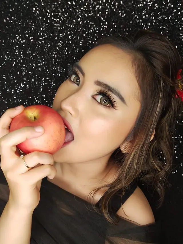 7 Pesona Lebby Wilayati dengan Makeup Tebal yang Selalu Curi Perhatian