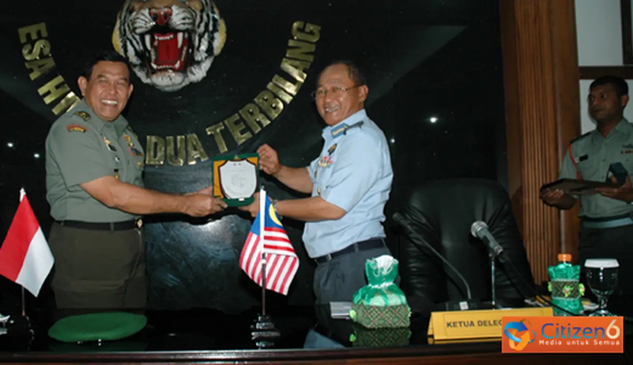 Citizen6, Bandung: Rombongan Tentara Malaysia tersebut diterima langsung oleh Kasdam III/Siliwangi Brigjen TNI Sudirman Kadir di ruang Kosasih Makodam III/Siliwangi Jalan Aceh, Kota Bandung. (Pengirim: Pendam3)