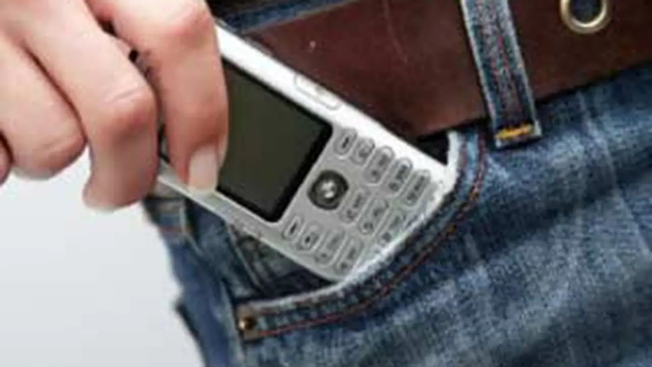 111018bhandphone.jpg